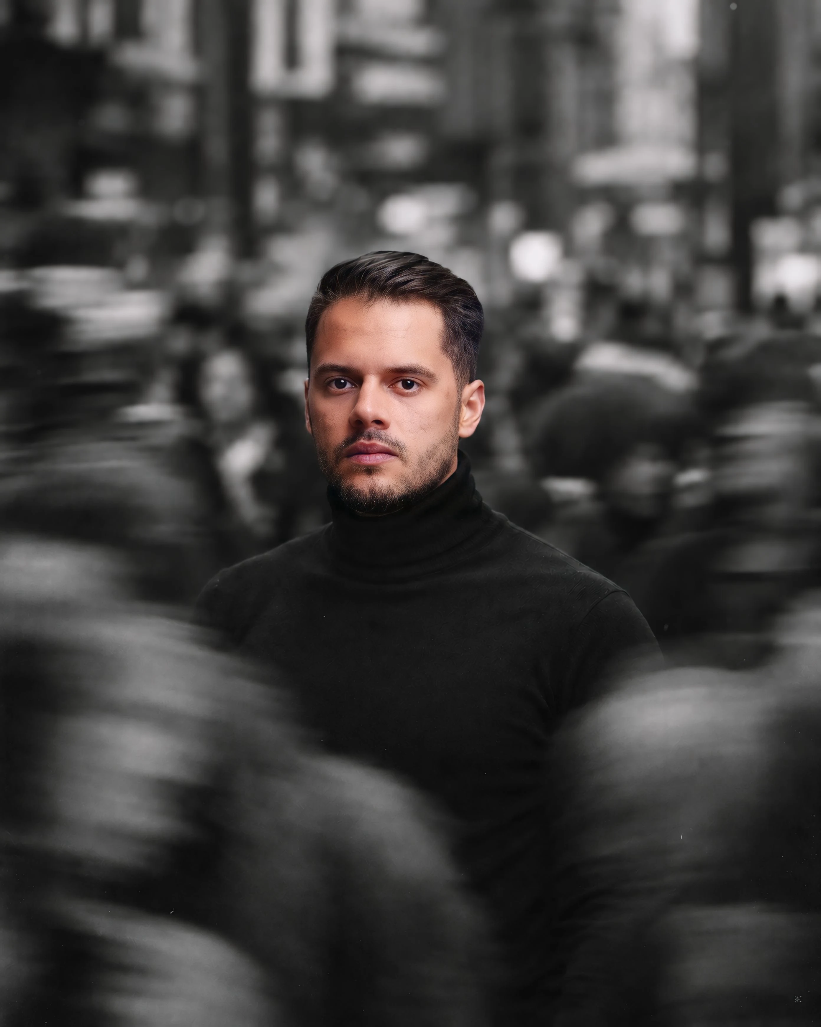 Leonardo Goulart em um ambiente externo